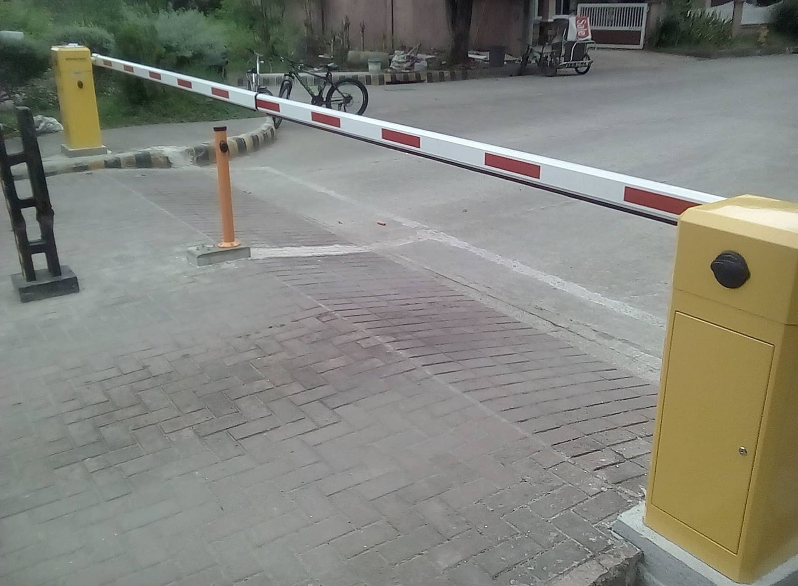 BOOM BARRIER & GATE AUTOMATION